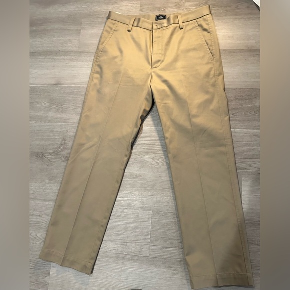Dockers Men's Khaki Chinos - Picture 1 of 3